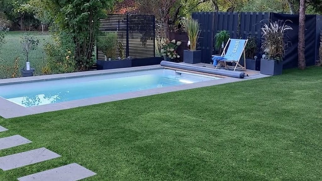 Poolbau in 10 Arbeitstagen -fertiggestellter Pool mit Gartenanlage von Kilian 